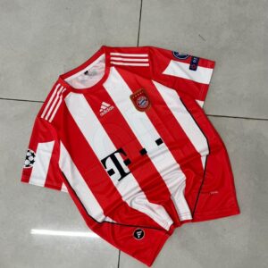FC Bayern Munich 2010–11 home jersey  Robben #10